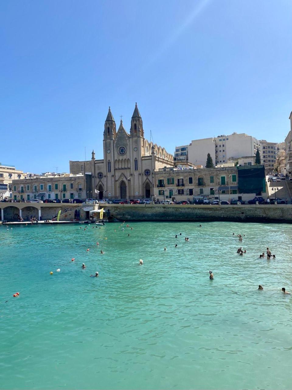 Malta Crown Guesthouse Сент Джулианс Экстерьер фото