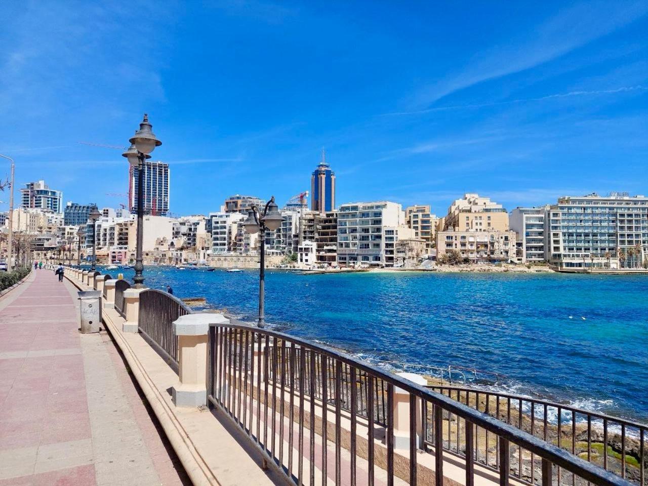 Malta Crown Guesthouse Сент Джулианс Экстерьер фото