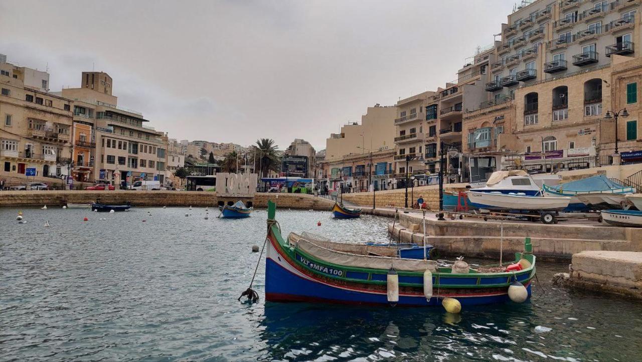 Malta Crown Guesthouse Сент Джулианс Экстерьер фото