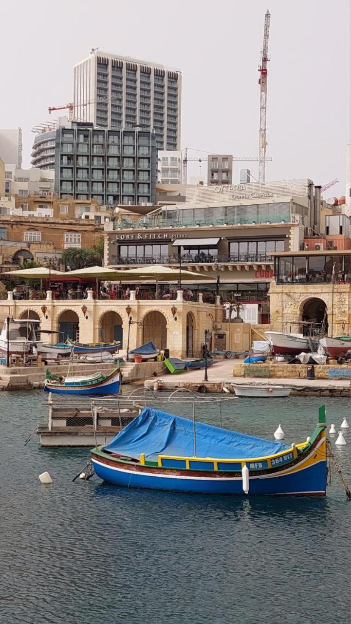 Malta Crown Guesthouse Сент Джулианс Экстерьер фото