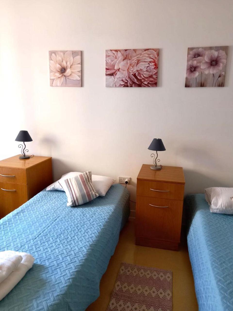 Malta Crown Guesthouse Сент Джулианс Экстерьер фото